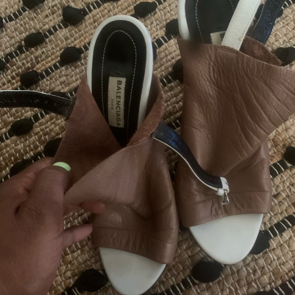 Size 36 (6) Balenciaga good condition - Picture 2 of 8
